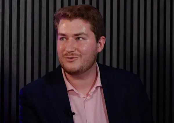 MAKE JOURNALISM GREAT AGAIN! Matteo Hallissey ci ha raccontato di quando ha asfaltato Vannacci in diretta: &ldquo;&Egrave; il miglior esempio del perch&eacute; serve l'educazione sessuale in Italia&rdquo; 