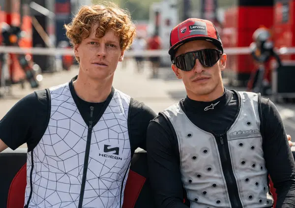Il gilet refrigerante di Sinner? Noi abbiamo provato quello di Marc Marquez. Ecco come va