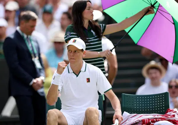 Il malore di Sinner al Roland Garros non &egrave; un caso: &ldquo;Potrebbe risuccedere&rdquo;. Cos&rsquo;ha il numero 1 e cosa sta facendo per evitare la scena in Francia