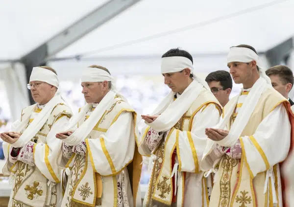 Cari conservatori che vi eccitate per lo scisma nella Chiesa, lo sapete che i lefebvriani sono i populisti del cristianesimo? Altro che tradizione, il copione &egrave; sempre lo stesso