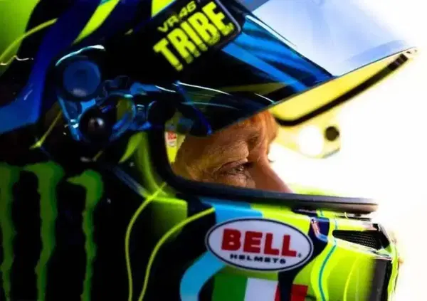 Valentino Rossi questo weekend? Far&agrave; tremare tutta Goodwood con un mostro che ha fatto la storia di BMW: &ldquo;Essere al festival &egrave; un&rsquo;esperienza indimenticabile&rdquo;