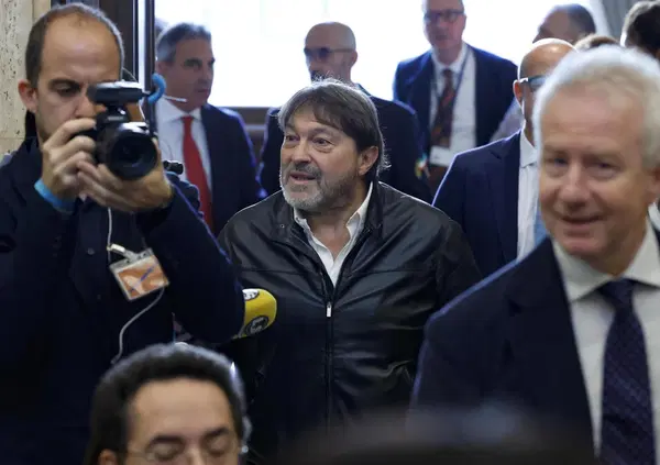 Da &ldquo;se l&rsquo;&egrave; messa da solo&rdquo; alla &ldquo;bomba d&rsquo;amore&rdquo; di Vittorio Feltri, e poi le parole del direttore Rai Corsini: c&rsquo;&egrave; la fila per abbattere il nemico pubblico Ranucci
