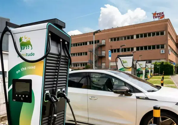 Dovete partire per le vacanze e avete un&rsquo;auto elettrica? Vi spieghiamo come funziona la rete di ricarica Plenitude, quali sono le nuove tariffe e perch&eacute; tenere d&rsquo;occhio il nuovo hub a Mendrisio. E per questa estate, se viaggi in Svizzera, c&rsquo;&egrave; una sorpresa 
