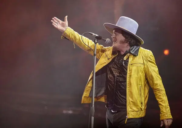 Zucchero d&agrave; ragione a Stefano De Martino e demolisce l'Eurovision: &ldquo;Fa cagare&rdquo;. Ecco come cambier&agrave; Sanremo con la nuova gestione