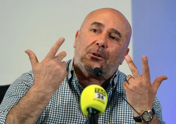 Bandecchi show su MOW: &ldquo;Barboni un fascista. Faremo le ronde contro il partito di Vannacci. I futuristi? Hanno un fisico che fa cagare&rdquo;