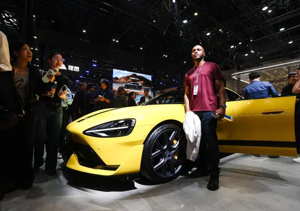 Ma le auto elettriche cinesi sono davvero cos&igrave; fighe o siamo noi che le esaltiamo troppo? Dal prezzo alla tecnologia: i dubbi e le certezze. Un piccolo vademecum