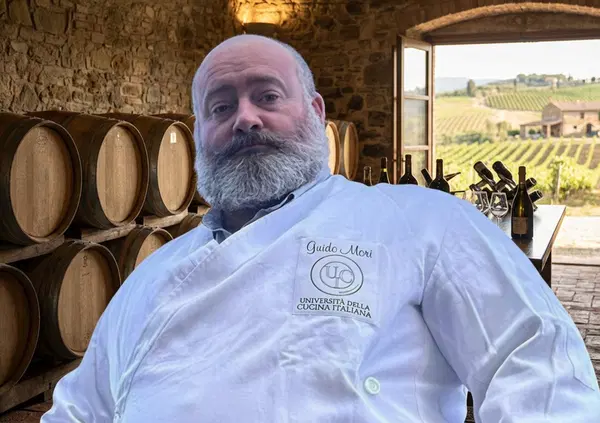 Davvero gli italiani non bevono pi&ugrave; vino? Macch&eacute;, il problema sono i produttori. Parla chef Guido Mori: &ldquo;La soluzione ora &egrave; trasformare le bottiglie invendute in aceto per scopi farmaceutici&rdquo;