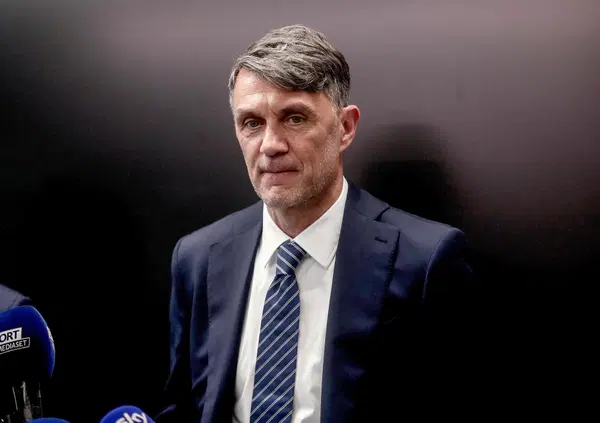 Nell'Italia di lecchini e trasformisti Paolo Maldini &egrave; l'unico davvero non moderato della Nazionale. Se ne frega della poltrona e dopo il caso Pirlo se ne va senza compromessi