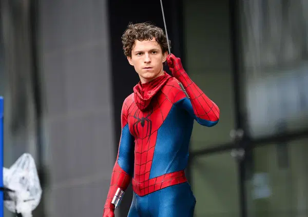 Abbiamo visto in anteprima al cinema "Spider-Man: Brand New Day&rdquo; e possiamo dirvi una cosa: &egrave; il migliore dai tempi di Sam Raimi. La recensione