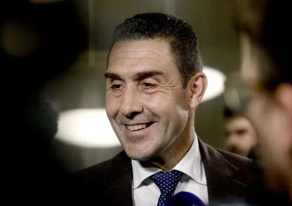 Sveglia, i video fatti con IA di Vannacci in versione omosessuale sono un favore che gli stiamo facendo 