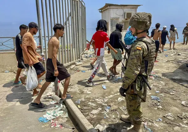 Cosa c&rsquo;entrano Stati Uniti, Israele e... Cristopher Nolan con la crisi dei migranti a Ceuta? Parla Alberto Negri: &ldquo;Mohammed VI sapeva gi&agrave; tutto e non ha detto una parola sulla gente che ha mandato a morire&rdquo;