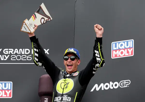 Uno! Il rinnovo di Raul Fernandez con Trackhouse e come sar&agrave; tutta la griglia MotoGP 2027, a cui manca solo un grande dettaglio