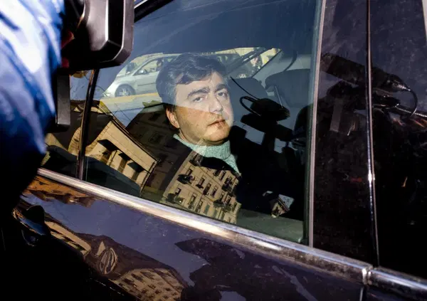 Non solo Ranucci, Lavitola aveva gi&agrave; lanciato un suo amico in politica? La storia di Sergio De Gregorio che fece cadere il governo Prodi, prima con Di Pietro e poi con Berlusconi in cambio di 3 milioni di euro (e Valter come intermediario) 
