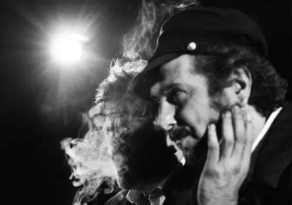 Capossela e Capovilla con &ldquo;Tutti Bodyguard&rdquo; ci tolgono la corazza e ci rovinano l&rsquo;estate (per fortuna)