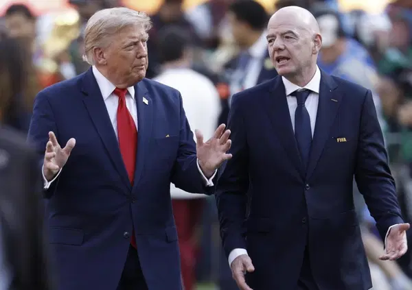 L&rsquo;amicizia di Trump non basta pi&ugrave; a Infantino? Le donne pi&ugrave; potenti del calcio lo vogliono fuori dalla Fifa e pure Israele si &egrave; rivoltato contro di lui: Gianni &egrave; davvero accerchiato