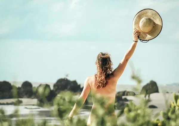 La nuova spiaggia siciliana per nudisti dello scrittore Ottavio Cappellani: Marianelli &egrave; troppo famosa, gli iniziati emigrano