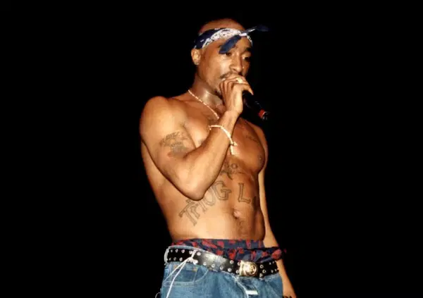 Ma davvero si sono fumati le ceneri di Tupac? Suge Knight racconta quello che sembra l&rsquo;episodio di una serie sulla Death Row