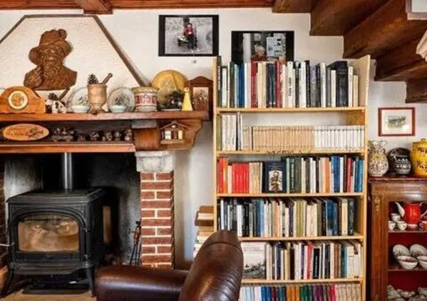 Siamo stati all&rsquo;Alpe Colle, dove un libraio ha portato i libri a 1.238 metri: qui c'&egrave; la vera resistenza