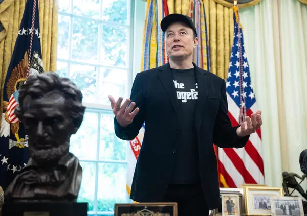 Musk non &egrave; mai stato cos&igrave; incaz*ato. Il ritorno di Twitter (che sfida X), i problemi di Tesla e i razzi della Cina: cosa succede all'impero di Elon?