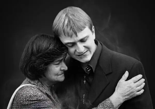 Delitto di Garlasco: la lettera della mamma di Alberto Stasi da Milo Infante? Un elegante vaffa agli epicentri spostati (e querelosi esposti ingrossati)