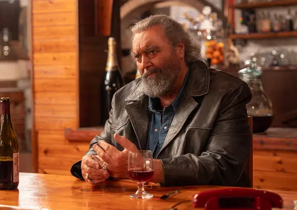 Metti una sera a cena con Diego Abatantuono, il Mago Forrest e Max Angioni. E non chiamatele (solo) risate: l&rsquo;intervista al cast del film Il Malloppo di Volfango De Biasi