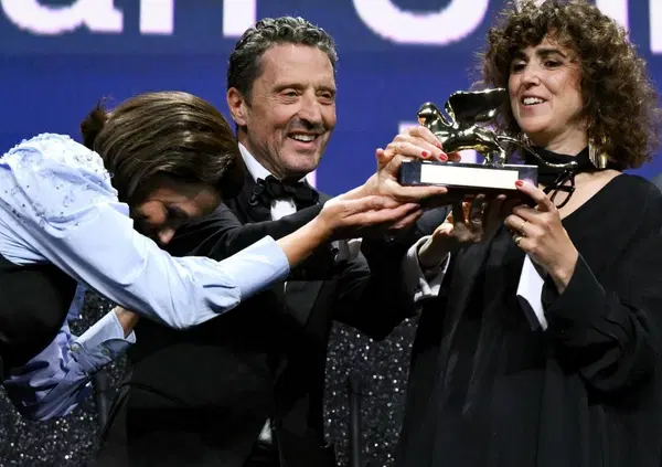 Il Leone d&rsquo;Oro all&rsquo;unica donna in concorso, le frecciate di Buttafuoco &ldquo;a chi di dovere&rdquo;, il premio della giuria a Naza e John Malkovich dalla distanza: la Mostra del cinema di Venezia si chiude cos&igrave;