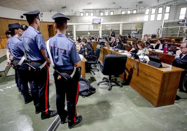 Cos&rsquo;&egrave; successo fin&rsquo;ora nel processo Hydra: dalla cena con Senese a Inveruno al crollo del controsoffitto dell&rsquo;Aula bunker