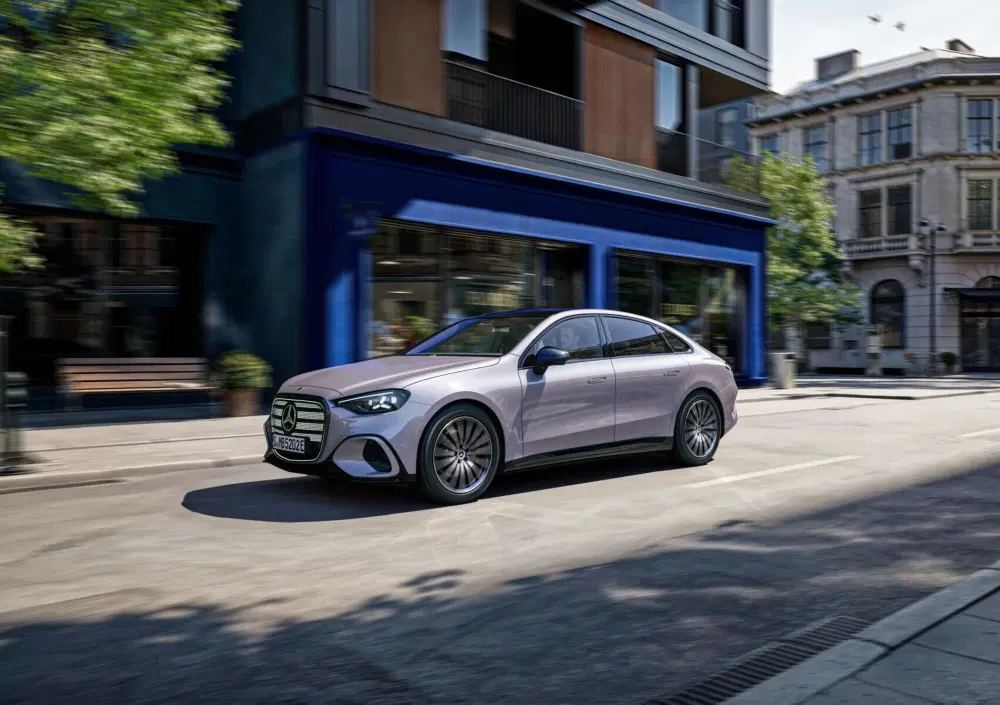 Mercedes Classe C elettrica, la gamma si amplia con la nuova C 300 4MATIC