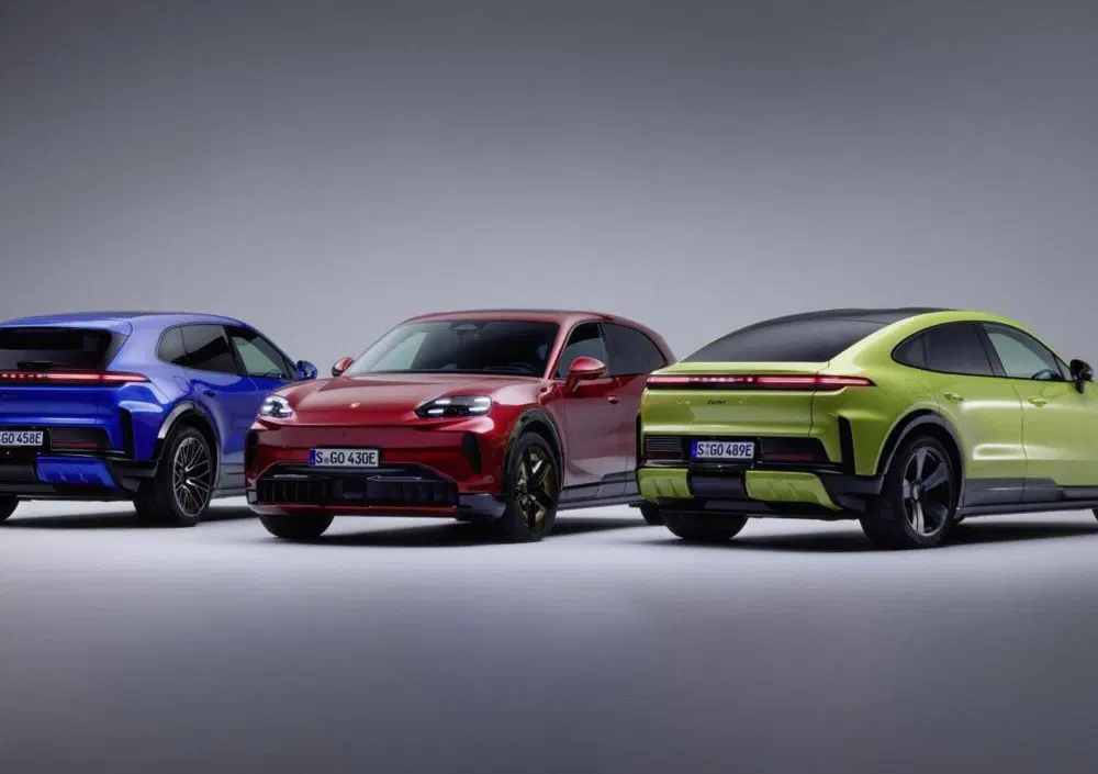 Porsche Cayenne Electric, arriva la ricarica wireless: fino a 11 kW senza cavo