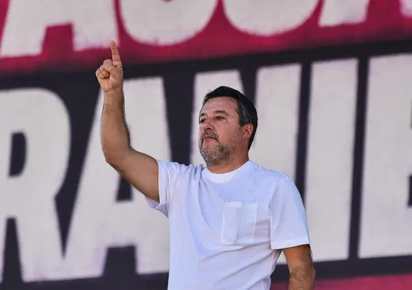Camici bianchi, chat di fuoco e &ldquo;reato di solidariet&agrave;&rdquo;: se la sanit&agrave; fa la guerra ai CPR, Salvini chiede le radiazioni dei medici