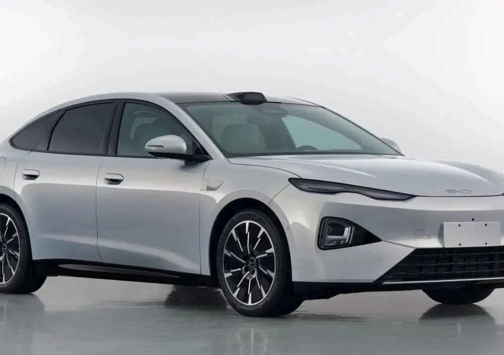 Nuova BYD Seal 07, oltre 700 km di autonomia WLTP: e il modello attuale va in pensione dopo appena cinque mesi