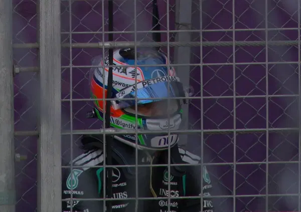 Nel giorno di Russell a Baku, Kimi Antonelli se la prende con se stesso: &ldquo;Errore inutile, sono arrabbiato. In gara andr&ograve; a tavoletta&rdquo;. E ora Mercedes &egrave; a un bivio