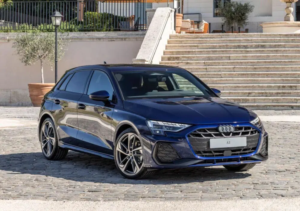Trent'anni di successo e un'anima hi-tech: nuova Audi A3 alza l'asticella tra le compatte premium [VIDEO]