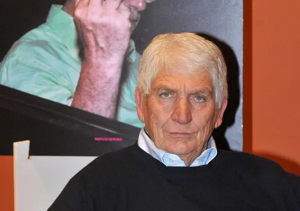 &Egrave; morto Umberto Pizzi, il fotografo che ha smutandato le facce di culo del potere