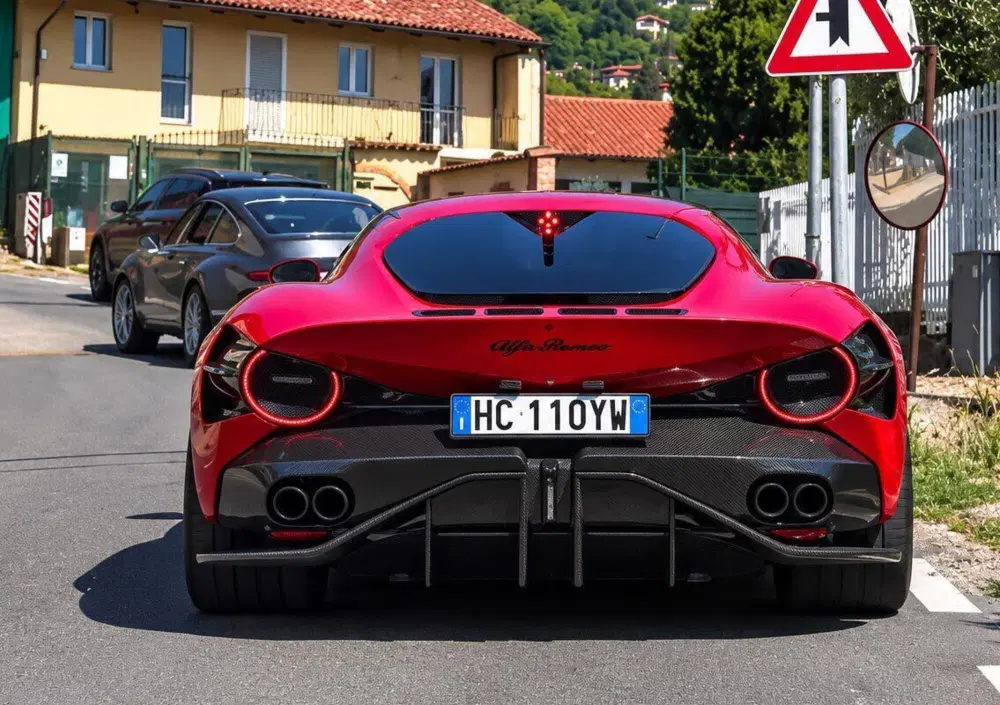 Ha speso oltre 3 milioni per questa Alfa Romeo, ma continua a guidarla come se fosse un'auto normale