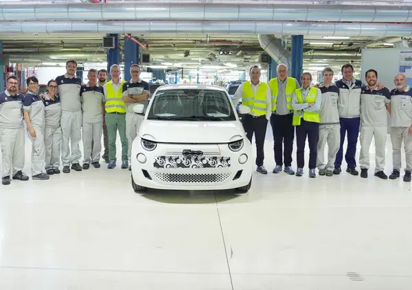 Per Stellantis si mette male. Il gruppo Elkann non &egrave; mai andato cos&igrave; basso in borsa ma al Salone di Parigi presenter&agrave; le nuove auto (dalla Fiat Grizzly alla Lancia Gamma)