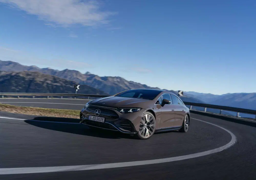 Mercedes EQS, il volante non è più collegato alle ruote: lo steer-by-wire arriva in Italia