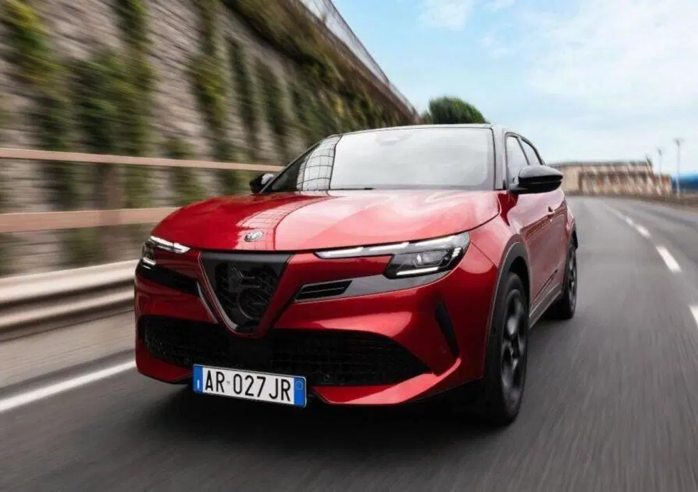 Alfa Romeo rinnova tutta la gamma: Junior cambia volto dentro, Tonale moltiplica le scelte e Giulia