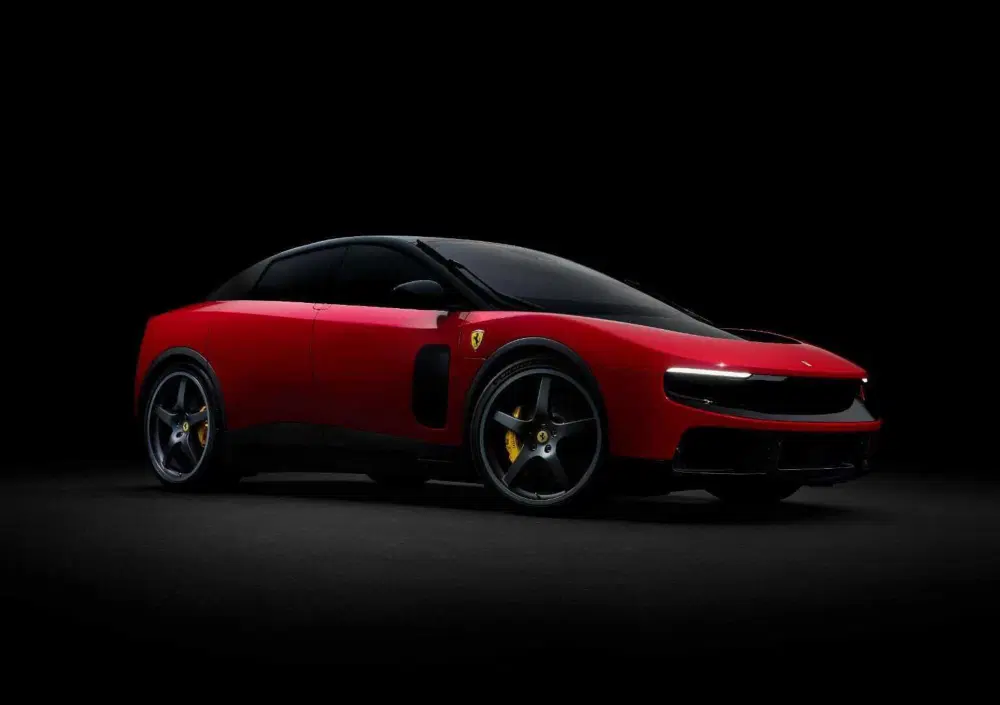 Ferrari Luce, la prima elettrica di Maranello nasce da un consiglio di Jeff Bezos: il retroscena raccontato da Elkann