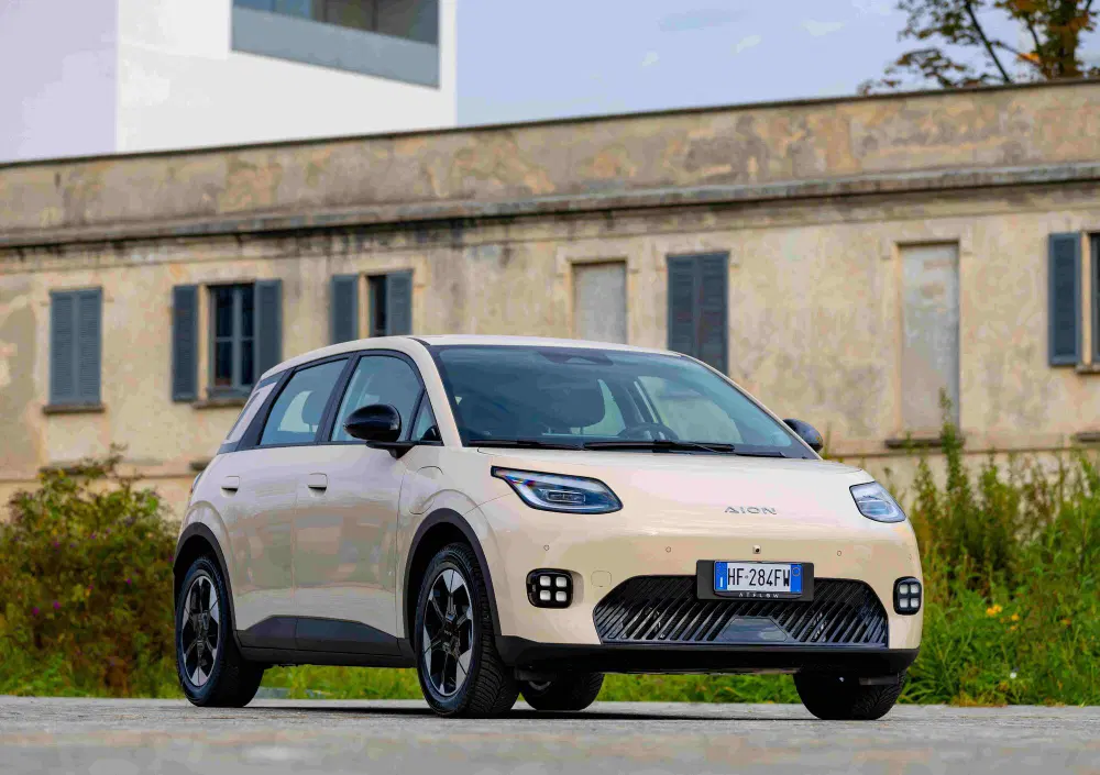 GAC debutta in Italia con AION UT e AION V: prezzi da 25.750 euro e autonomia fino a 510 km