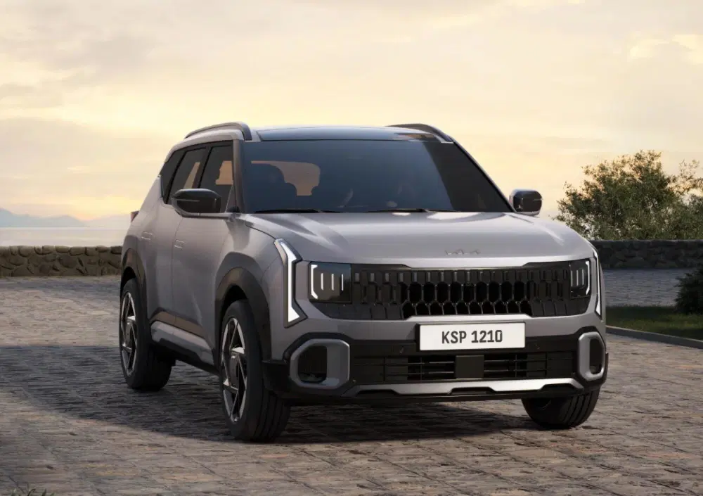 Kia Seltos Full-Hybrid debutta a Parigi: e-AWD e prezzo da 35.000 euro, in Italia a novembre