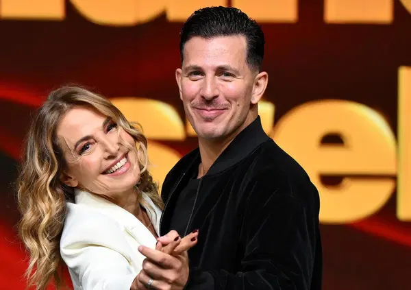 Ma quanto &egrave; paraculo Pasquale La Rocca? E per fortuna. A &ldquo;Ballando con le stelle&rdquo; continua la soap opera con Barbara D&rsquo;Urso mentre fa il seduttore con Ornella Muti