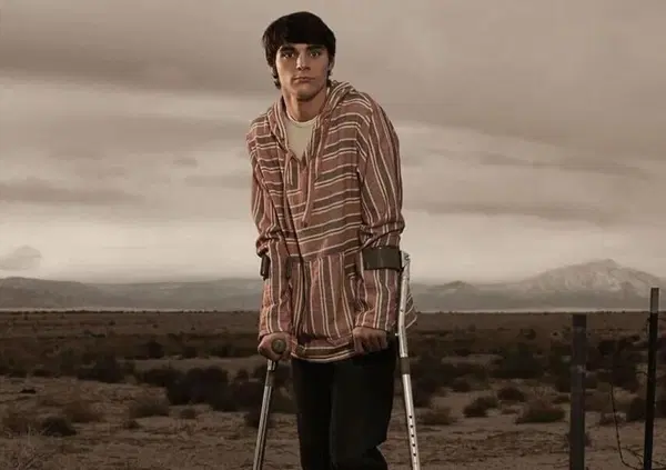 RJ Mitte &egrave; morto a 34 anni ed era ancora &ldquo;il figlio di Walter White&rdquo;. E il prezzo che Hollywood fa pagare a chi diventa famoso da ragazzo fa semplicemente schifo