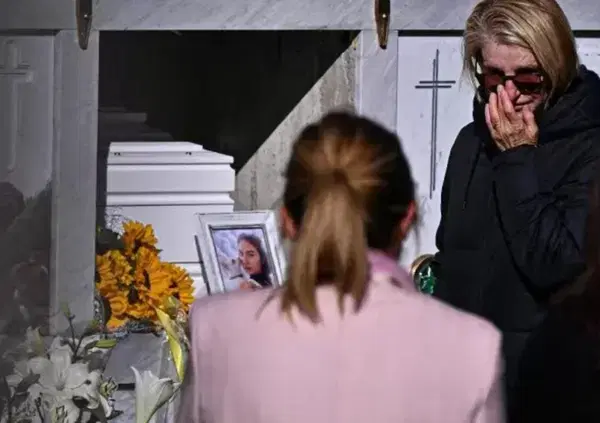 Pamela Genini: tracce di dna e impronte dietro la lapide? Chi ha profanato la tomba avr&agrave; presto un nome