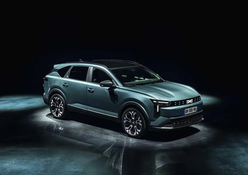 Dacia Striker: il crossover che sfida i SUV tradizionali (e i listini), ecco i prezzi ufficiali