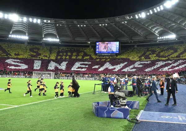 L&rsquo;enorme rispetto e la coreografia degli ultras della curva Sud per l'imperatore Mourinho: &ldquo;Per il mondo Special, per Roma immortale: ave Mou&rdquo;. E l&rsquo;allenatore del Real fa il dito medio a fine partita