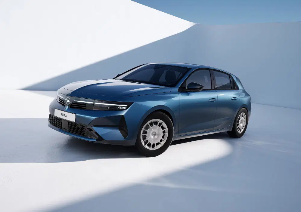 Opel Astra Start, più economica e ha il cambio automatico di serie: ecco quanto costa