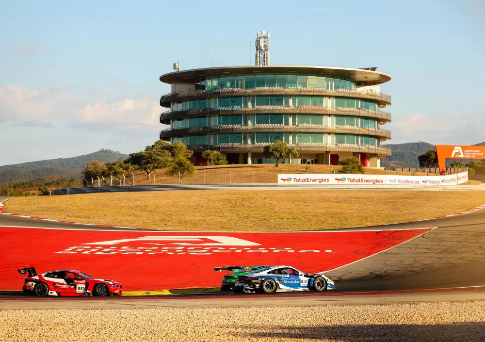 Correranno nel WEC e nel GTWC nello stesso weekend a 1000 km di distanza: ma com’è possibile l'incredibile maratona dei 6 piloti tra Barcellona e Portimao?