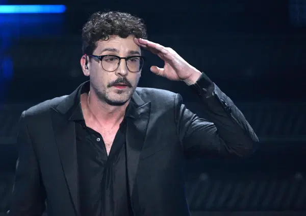 Elogio totale di Willie Peyote, che asfalta i colleghi vigliacchi, ha ragione sui fatti di Milano e non ha paura di esporsi