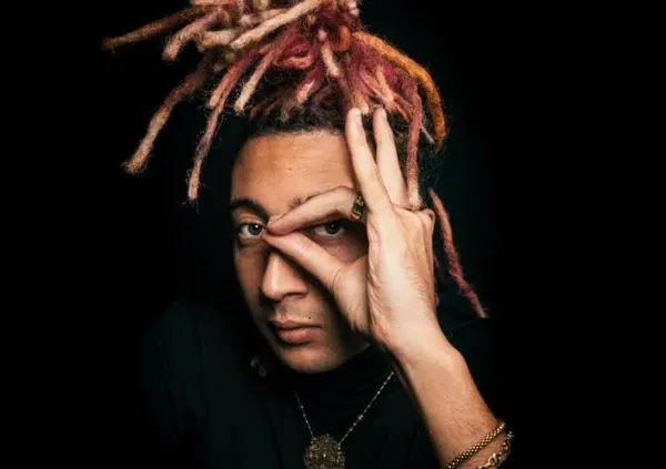 Ghali, ti serve l&rsquo;autotune della morale: decidi veramente da che parte stare e abbi il coraggio di non fare passi indietro